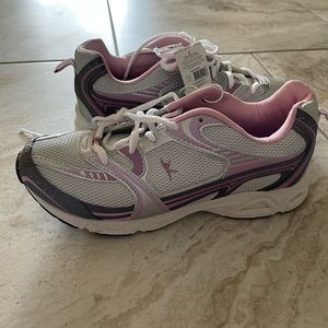 NWT Dan skin Gray and Pink Sneakers